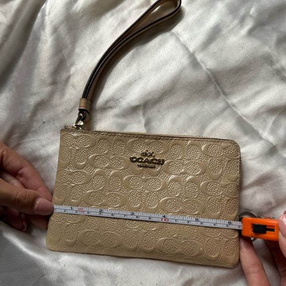 Coach corner wristlet in signature pattern - Picture 2 of 5